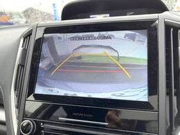 【バックカメラ】駐車時に後方がリアルタイム映像で確認できます。大型商業施設や立体駐車場での駐車時や、夜間のバック時に大活躍！運転スキルに関わらず、今や必須となった装備のひとつです！