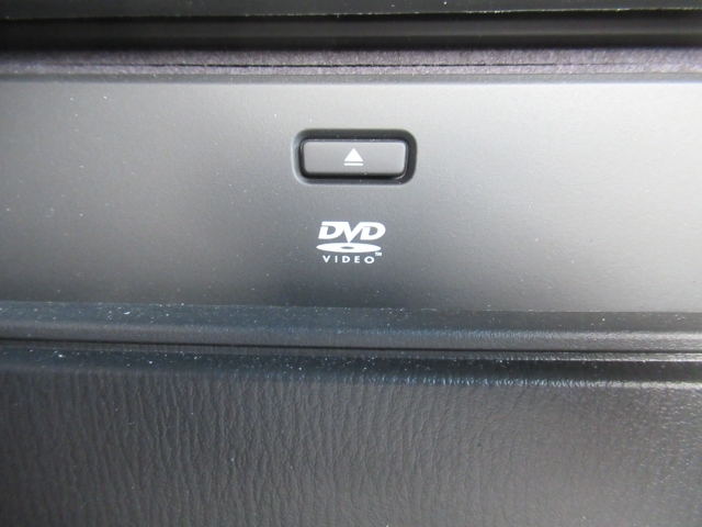 CD/DVD再生プレーヤーとフルセグTVチューナーを装備しています