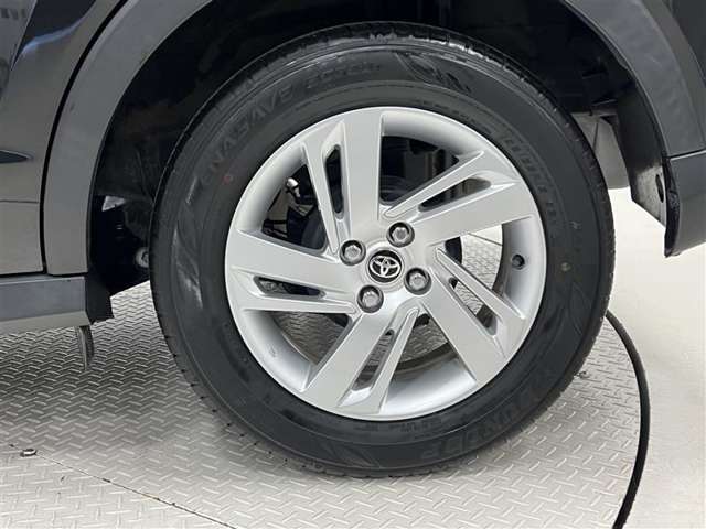 タイヤサイズは195/65R16！納車前の点検時にタイヤ交換させていただきます！純正アルミホイール！アルミホイールに傷があります。