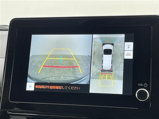 【パノラミックビューモニター】クルマを真上から見下ろした視点で駐車をサポートします！クルマの斜め後ろや真横など、いち早く障害物に気が付くことができます。