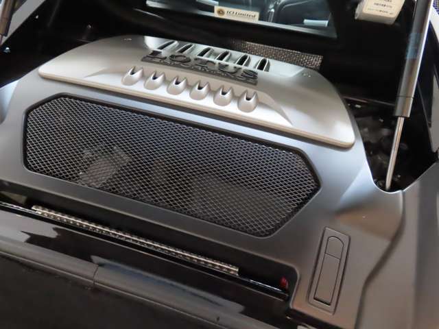 2GR-FE型 V型6気筒のNAエンジンが搭載され、出力280PS/6,400rpm（カタログ値）、最大トルク35.7kg-m/4,700rpmを発揮します。