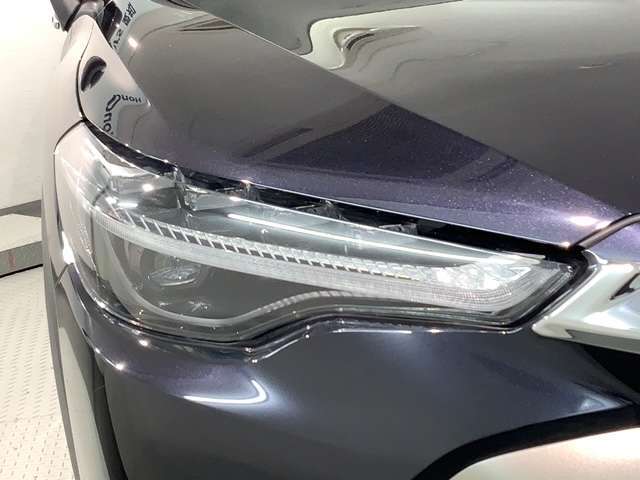 LEDヘッドライトは、点灯の瞬間から最大光量を発揮し、突然暗くなるトンネルなどでの安定感を高めます。