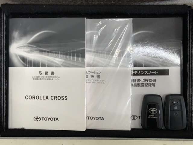 スマートキーは鍵をバッグに入れたままでもドアロックの開閉やエンジンのON・OFFができます。夜間や雨の日も鍵を探さなくて良いので便利です。