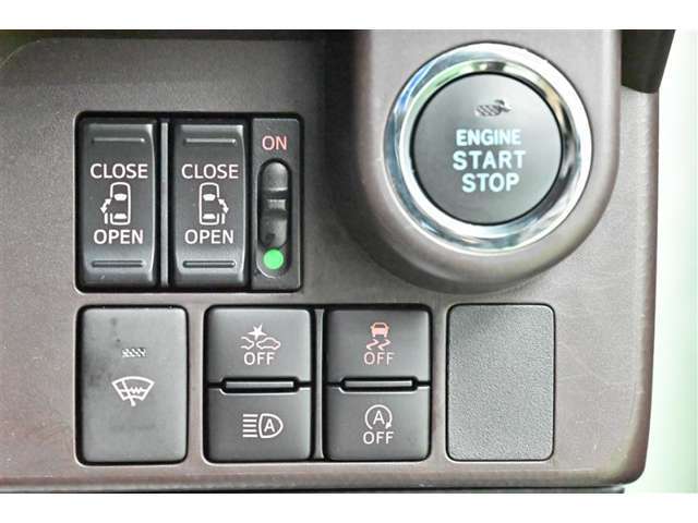 両側電動スライドドアです。小さいお子様やご年配の方の乗り降りも安心！大変人気のある装備の一つです。