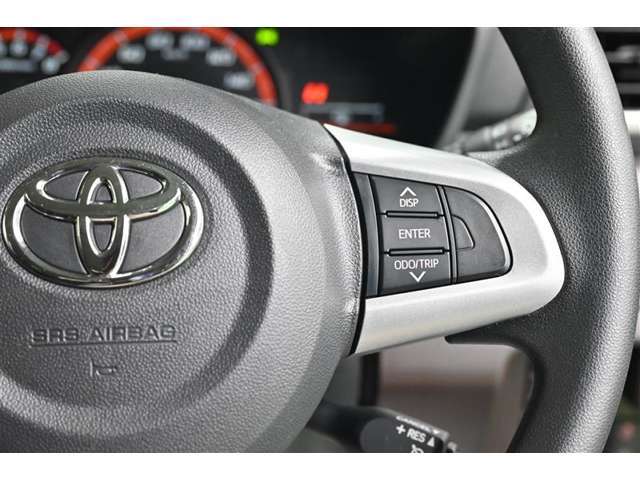 ディスプレイ等の操作ができるステアリングスイッチです。