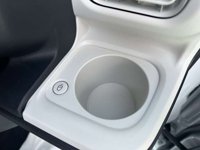 ★納車前に、専属のクリーニングスタッフが、ピッカピカにクリーニングして納車いたします！もちろん、ピッカピカの状態でお渡しするクリーニング費用も支払総額に含まれています！
