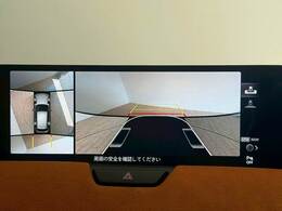 【パノラミックビューモニター】専用のカメラにより、上から見下ろしたような視点で360度クルマの周囲を確認することができます☆死角部分も確認しやすく、狭い場所での切り返しや駐車もスムーズに行えます。