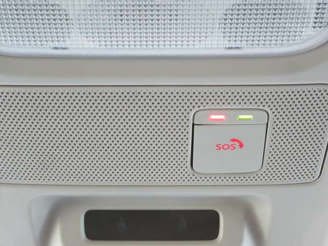 【SOSコール】急病時や危険を感じた時には、SOSコールスイッチを押してください。万が一の事故発生時には、エアバッグ展開と連動し自動通報されます。