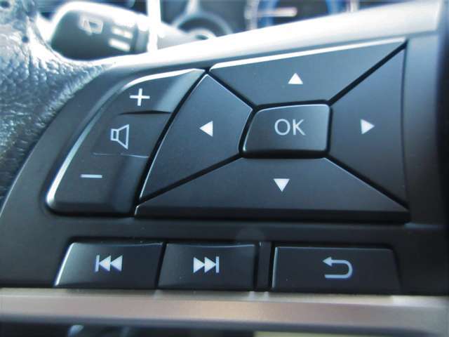 ナビ連動ステアリングスイッチ！ステアリング操作と同時にナビやオ-ディオなどの操作が可能です♪