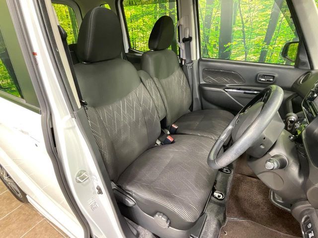 運転席シート廻りは使用感も少なく、良好な状態となっています。丁寧に使われていたことがよくわかりますね。