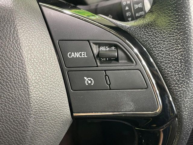 【クルーズコントロール】高速道路もラクラク走行。アクセルを離しても一定速度で走行ができ、長距離運転時の負担を軽減！加速・減速も簡単なスイッチ操作で調整できます。