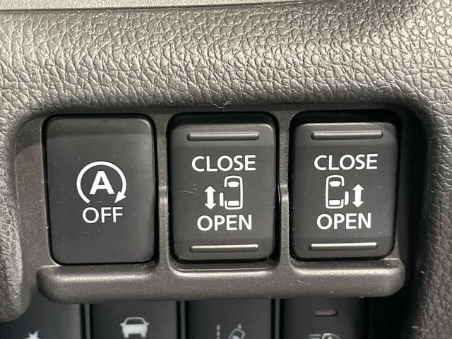 【両側パワースライドドア】スマートキーや運転席のスイッチで後席両側スライドドアの開閉が可能♪電動だから力を入れてドアを開ける必要が無く、小さなお子様でも簡単に開け閉めでき快適です♪