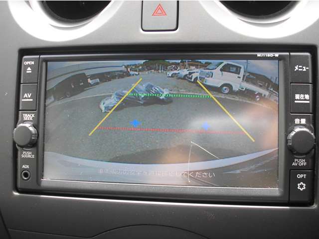 バックカメラ付です　駐車時に後方がリアルタイム映像で確認できます　大型商業施設や立体駐車場での駐車時や夜間のバック時に大活躍　今や必須のアイテムです