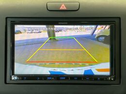 【バックカメラ】駐車時に後方がリアルタイム映像で確認できます。大型商業施設や立体駐車場での駐車時や、夜間のバック時に大活躍！運転スキルに関わらず、今や必須となった装備のひとつです！