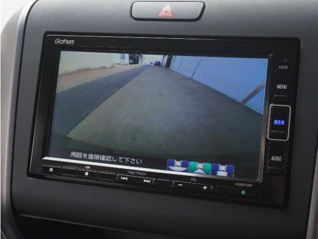 ◆バックカメラ◆リバースにするだけで映ります、後方の安全確認や、狭い駐車場での車庫入れ、雨の日や夜間など視界の悪い時に便利です！安全にバックする為には欠かせない装備です。
