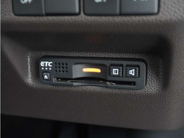今や必需品の◆ETC車載器　装備車◆　有料道路を利用する際にスムースに通過でき、わずらわしい料金支払いから開放されます！