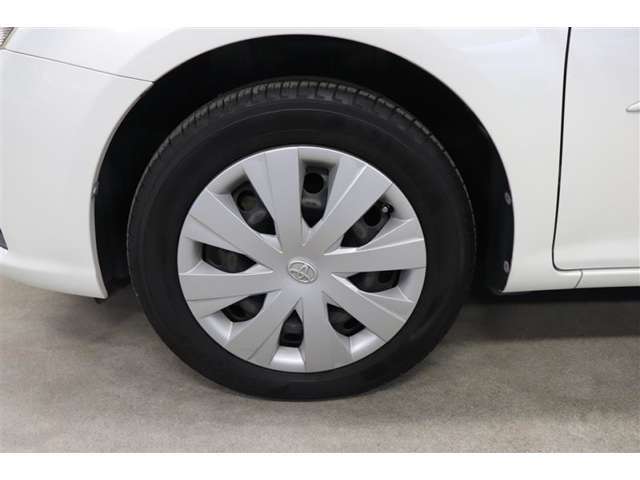 こちらのお車は現状での販売とさせて頂いております。タイヤの状態や残り溝など実際にご確認ください。