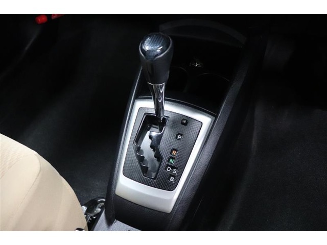 従来のATに比べ変速ショックの少ないCVT。シフトの操作はAT車と同じです。