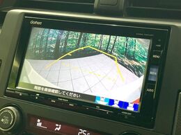 【バックカメラ】駐車時に後方がリアルタイム映像で確認できます。大型商業施設や立体駐車場での駐車時や、夜間のバック時に大活躍！運転スキルに関わらず、今や必須となった装備のひとつです！