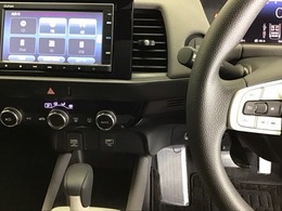 ホンダ純正メモリーナビ搭載なので、遠方へのドライブもお任せ下さい！ステアリング左手側にオーディオ関連のコントロールスイッチを配置しています。操作時は視線を逸らすことなく運転に集中できます