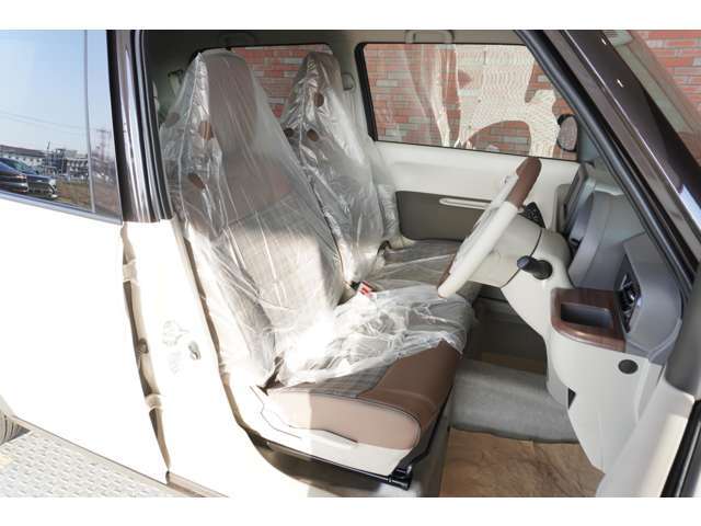 シートのへたりや大きな内装の痛みもございません