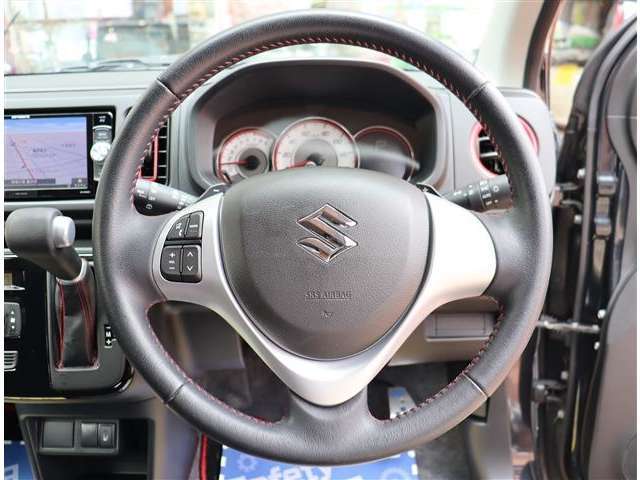 【車屋】として、長く車業界に従事した経験豊富なスタッフが多数在籍しております。