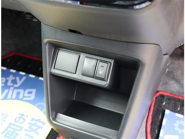 仕入れを行い、店頭に到着後は第三者検査機関が行う検査を実施しております。