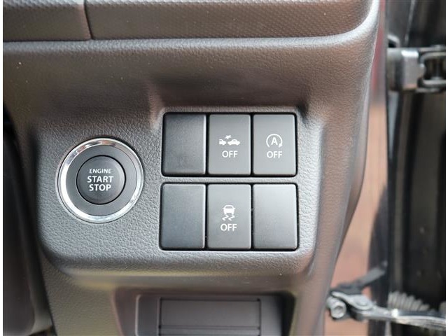 入庫時・販売時・納車前に、弊社基準の68項目に及ぶ点検整備を実施しております。