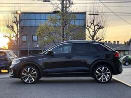 横から見ても決して破綻することのない整ったボディラインです！