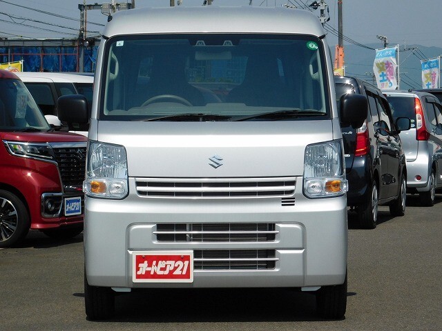 令和6年式エブリイバンです。走行3210km 5速マニュアル パートタイム4WDのお車です。