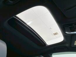 【サンルーフ】人気メーカーオプション。開放感溢れる車内を演出します☆