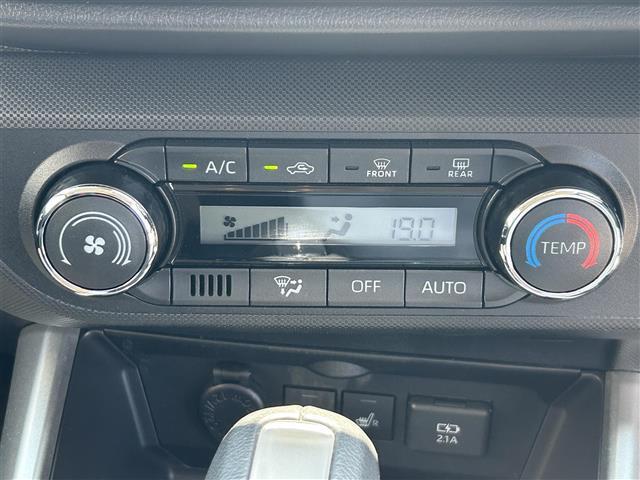 【オートエアコン】車内温度を感知して自動で温度調整をしてくれるのでいつでも快適な車内空間を創り上げます！