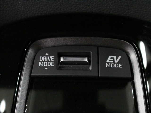 Honda認定中古車ならではの無料保証付き！延長保証も御用意しております。ハイブリッド車両については初度登録から10年目までハイブリッド機構を保証いたします。全国Honda Cars店舗、一律対応！
