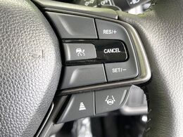 【アダプティブクルーズコントロール】高速道路での長距離走行が楽に！！自動で速度を保つクルーズコントロールが、衝突軽減システムと連携し、前方の車両を感知して車間を保つように速度調節してくれます！！