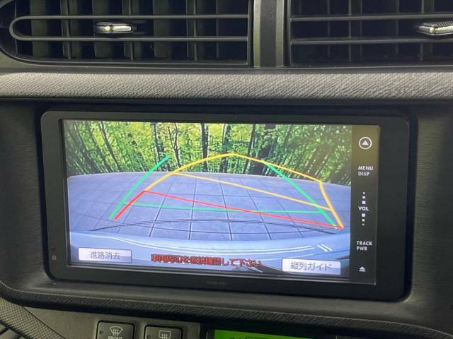 【バックカメラ】駐車時に後方がリアルタイム映像で確認できます。大型商業施設や立体駐車場での駐車時や、夜間のバック時に大活躍！運転スキルに関わらず、今や必須となった装備のひとつです！