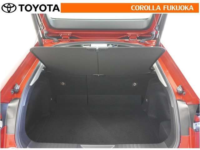 ラゲージルームのプライバシー保護に便利なトノカバー付きです。車上荒らし予防にも効果的ですよ！