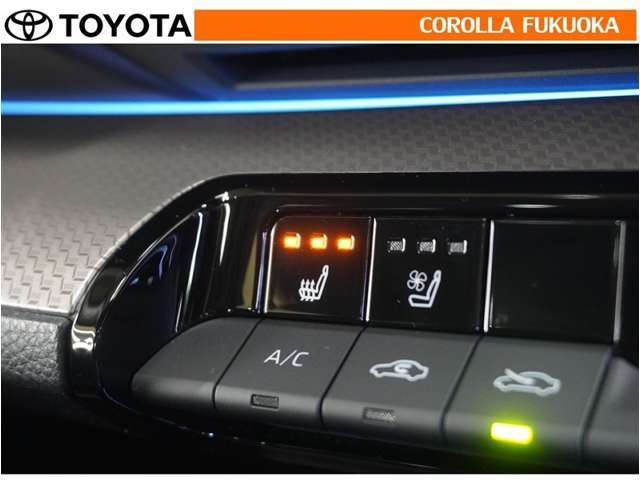 シートヒーターは、寒い日のドライブも快適に！寒い日に冷えやすい脚部に快適なぬくもりを伝えます。