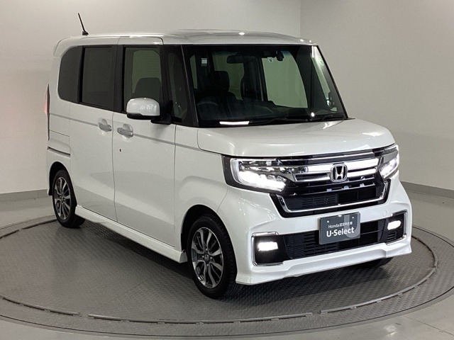 ドアミラーにLEDウインカーがついているので、周囲にアピールできますね。