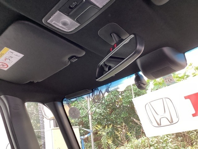 Hondaセンシング搭載！ミリ波レーダーと単眼カメラで、クルマの前方の状況を認識。ブレーキやステアリングの制御技術と協調し、安心・快適な運転や事故回避を支援する先進のシステムです！