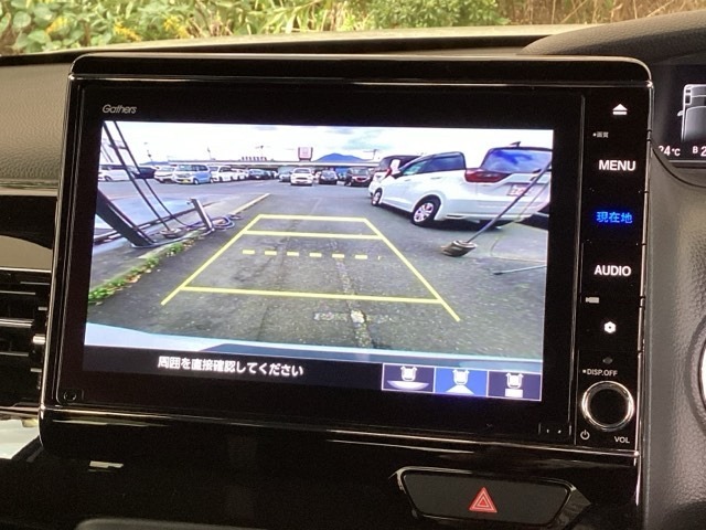 便利な3ビュー切り替え、ガイド線表示付きのバックカメラです！後退時、後方の視界をサポートします！