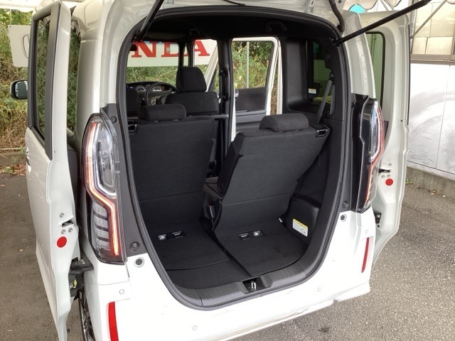 リアシートがあっても、しっかり荷物を積む事ができます。