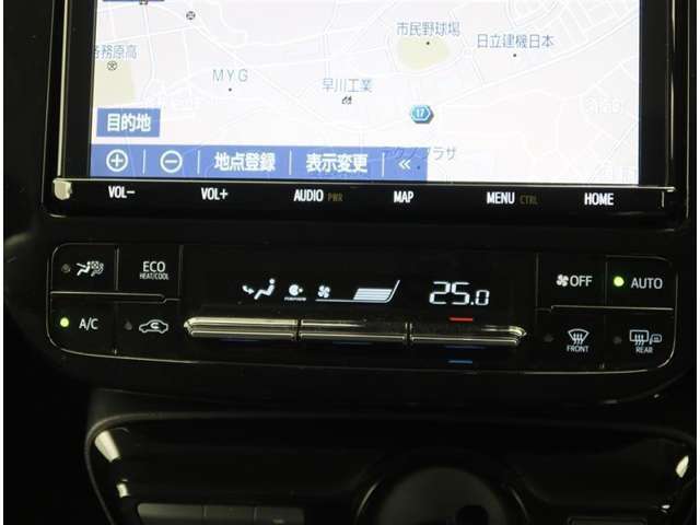 オートエアコンを装備しておりますので、四季を通じて車内を快適な温度に保つことが出来ます！高級感が有りますね！