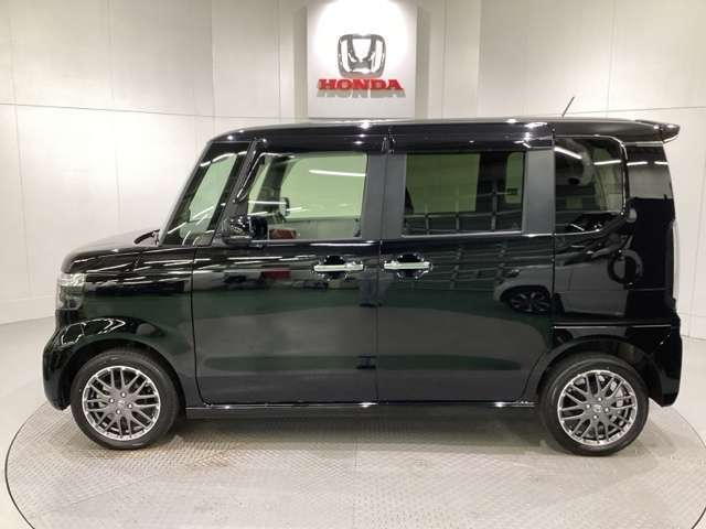 購入後も自社指定整備工場完備でお客様の愛車をしっかりサポート致します！御納車時には安全かつ安心してお乗り頂けるようホンダ専門知識を持つ整備スタッフが点検・整備・装備も説明をしてお渡ししております。