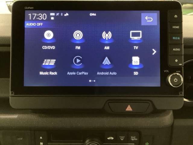 ナビゲーションはフルセグTV、インターナビ対応のGathers純正メモリーナビを搭載しています。Bluetoothオーディオ機能がありますので、スマートフォンなどの音楽も再生できます。