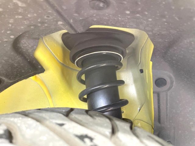 お車を安心してお乗りいただく為には、足回りの定期点検が欠かせません。サービスサポート（有償保証）では無料点検もご提供しており、安心のカーライフをお過ごしいただけるサポート体制が整っています。