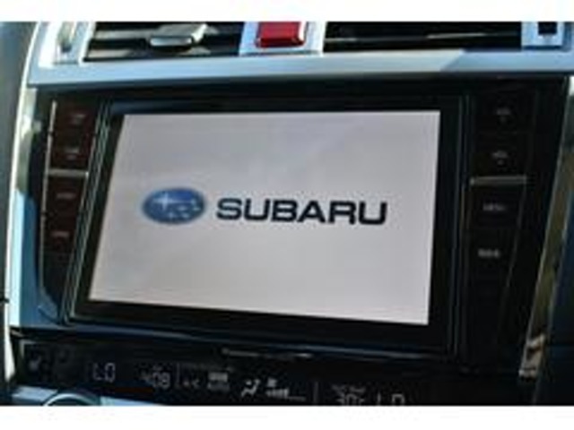 ディーラーオプションナビゲーション 見た目もすっきりしており、スバル認定U-CAR保証の対象です！CD/DVD/ブルートゥース/FM/AM。地図データは2016年版です。地図更新ソフト販売中！