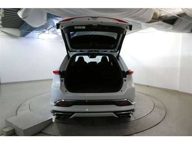 バックドアを開けた状態です。