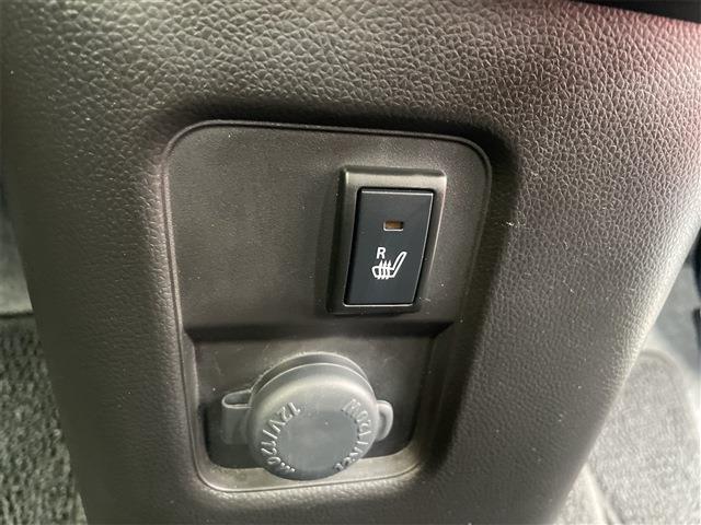 快適装備のシートヒーター付き。エアコンって前面しか当たらずに背中は冷え冷えなんて事もありますよね。快適に調整できますよ。