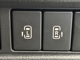 【両側パワースライドドア】スマートキーや運転席のスイッチで後席両側スライドドアの開閉が可能♪電動だから力を入れてドアを開ける必要が無く、小さなお子様でも簡単に開け閉めでき快適です♪