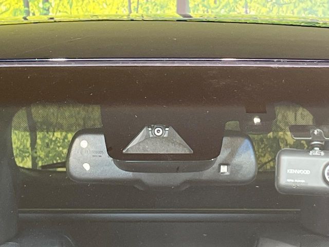 【トヨタセーフティセンス】走行中に前方の車両等を認識し、衝突しそうな時は警報とブレーキで衝突回避と被害軽減をアシスト。より安全にドライブをお楽しみいただけます。